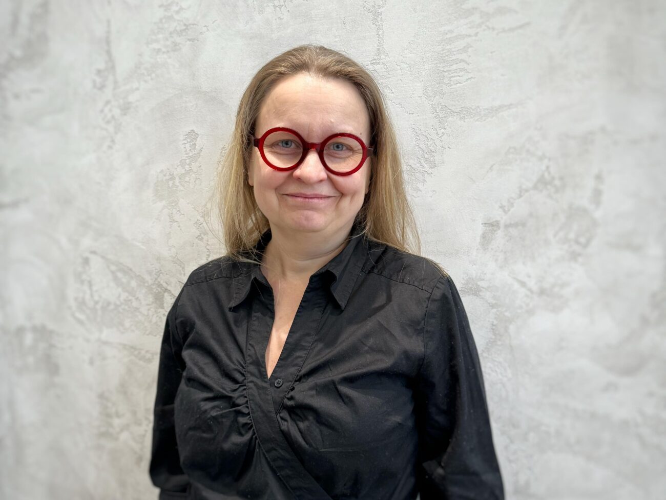 Elsi Hyttinen on nimetty Kosmoksen kustannustoimittajaksi. © Liisa Lehkonen